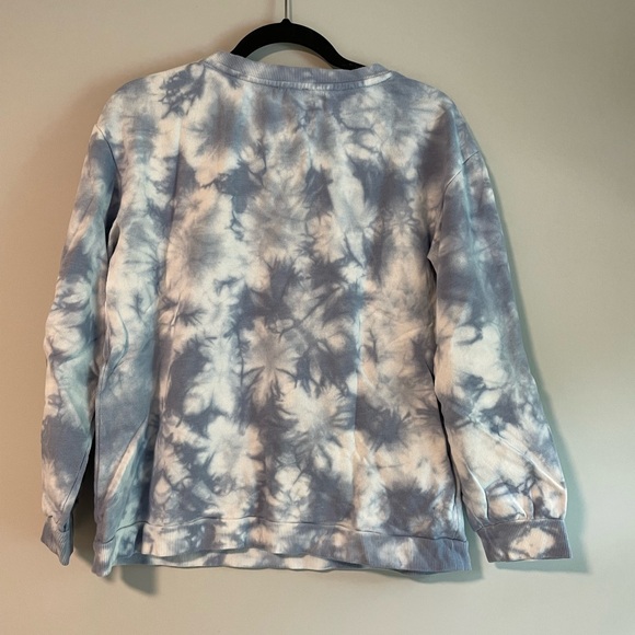 Vince Camuto Tie-Dye Blue Cloud Sweatshirt - Picture 6 of 7